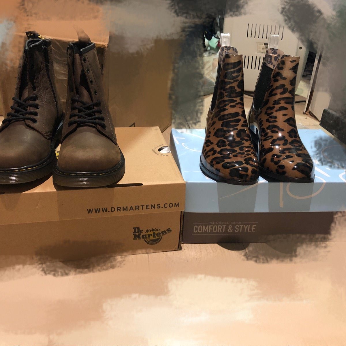 在6pm上面买的马丁靴和雨鞋~~当时刚好看到这款马丁鞋童鞋打