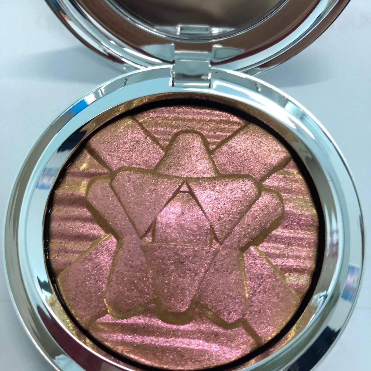 mac圣诞限量版高光，两个色号。