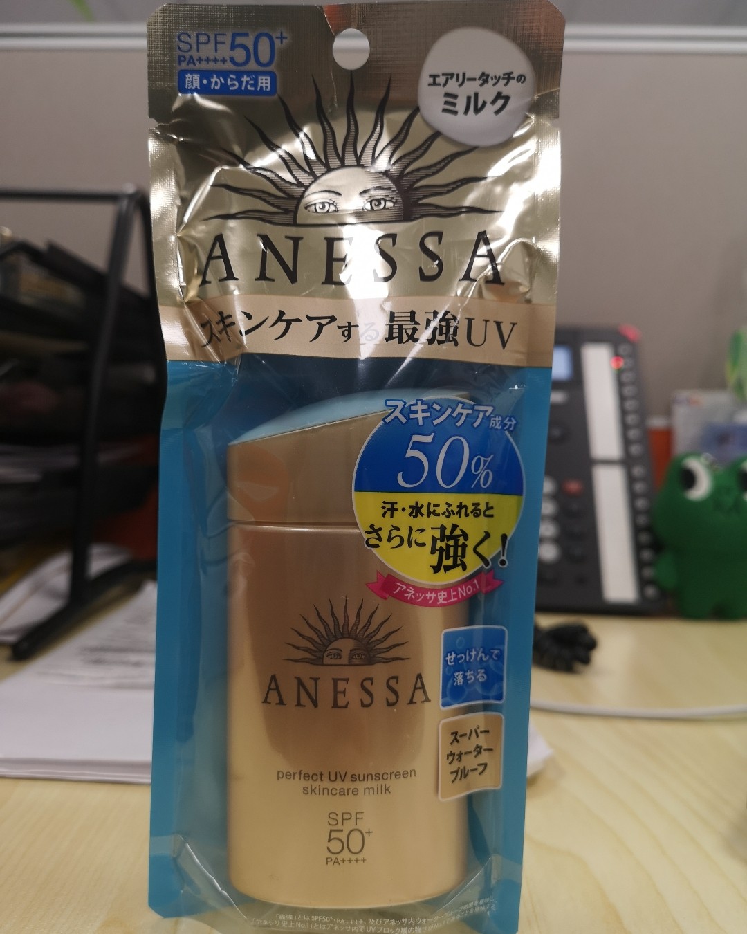 日亚海淘余下的安耐晒小金瓶，嘉娜宝绿瓶**和盛田屋蓝色豆腐面