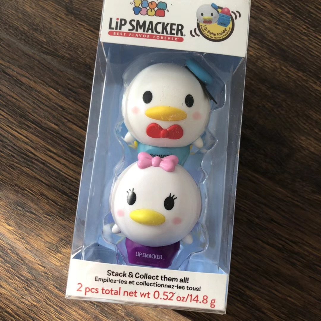 想给大家**一个超超超可爱的唇膏！  品牌是lip smac