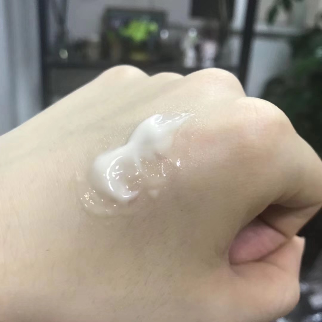 出whoo后天率丹中样4件套 比天气丹质地清爽一些，一分钱一