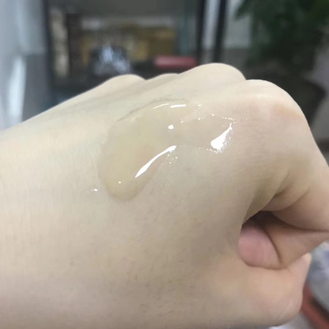 出whoo后天率丹中样4件套 比天气丹质地清爽一些，一分钱一