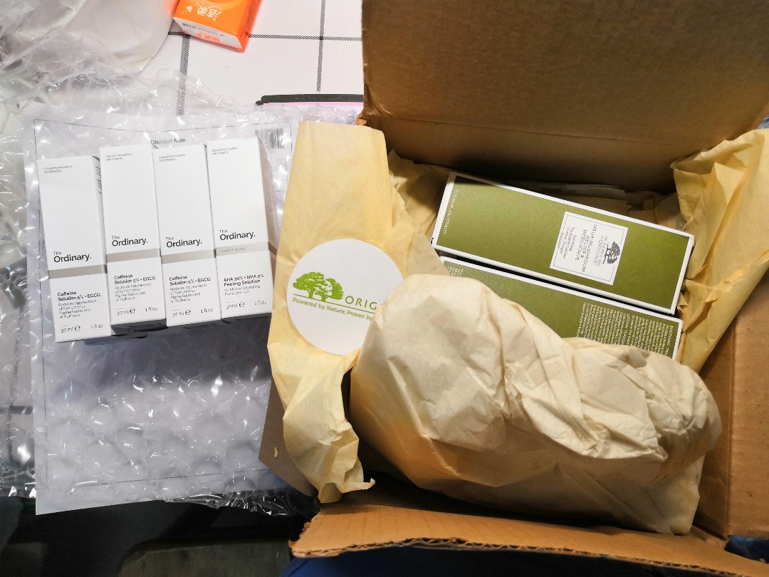 悦木之源的菌菇水是我回购了好多瓶的 昨天脸上冒了几个痘  湿