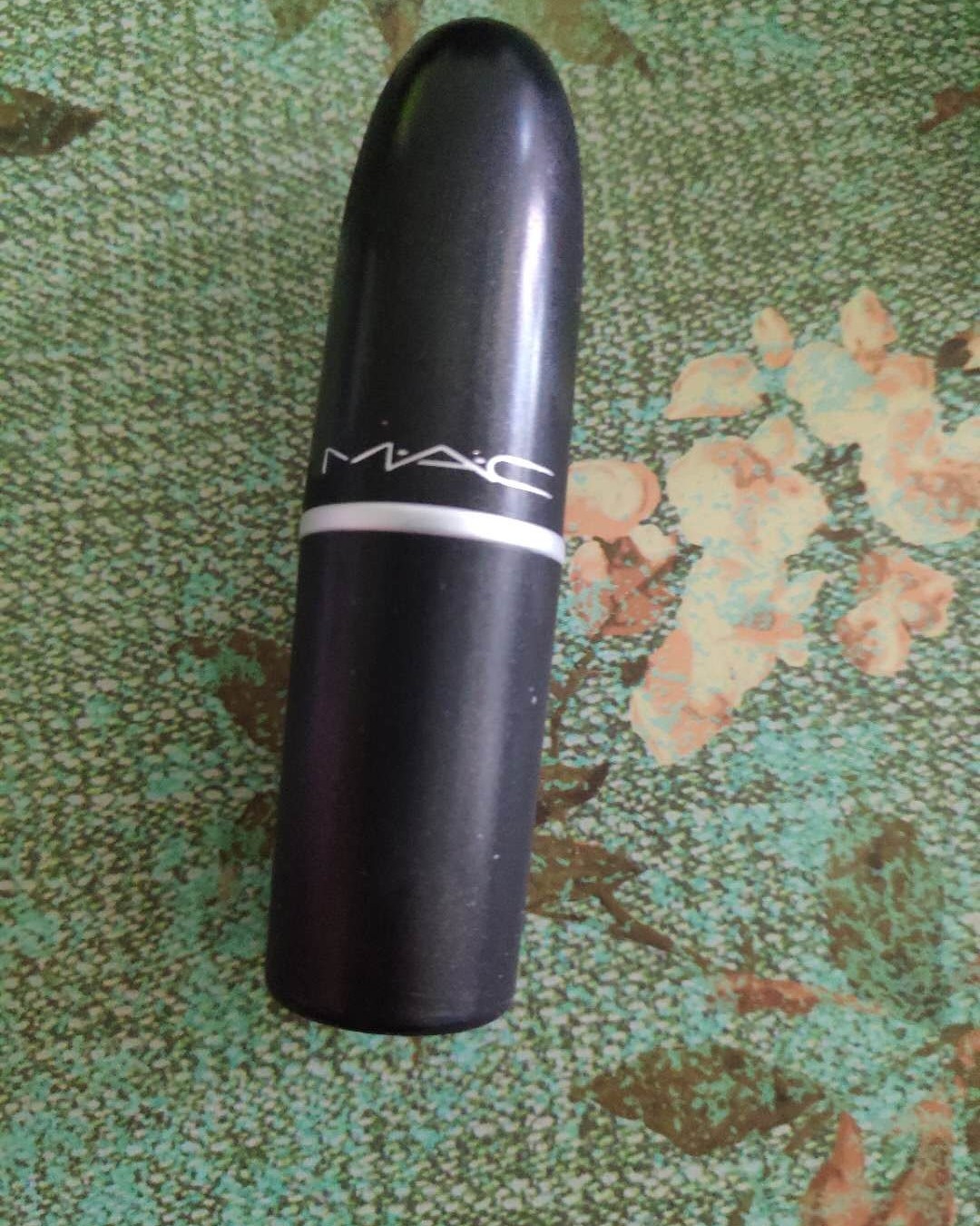 MAC CHILI 小辣椒色，橘红色，上嘴特别显白，女孩子口