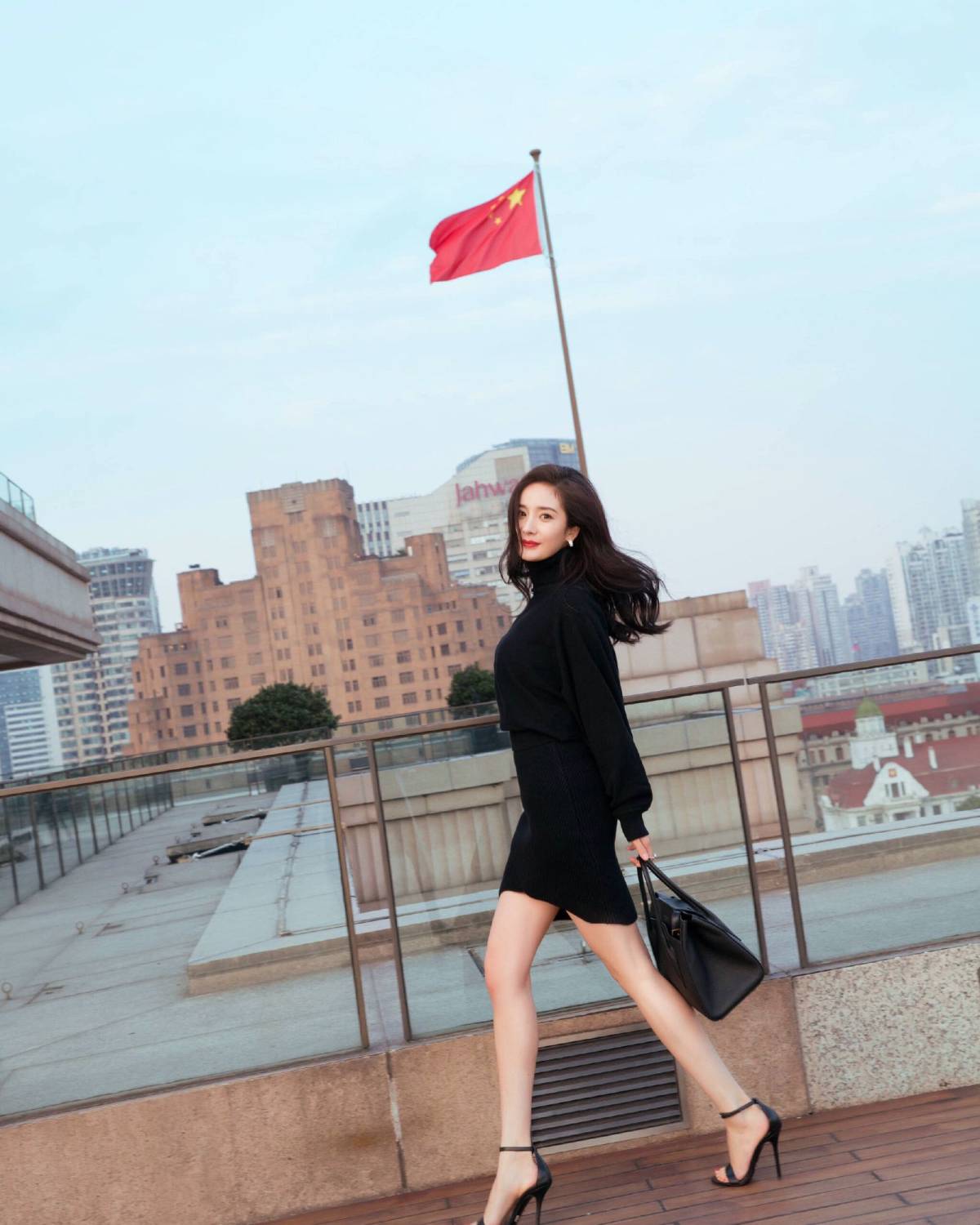 认识在mk这个牌子的包包其实主要是因为大幂幂， 我接触的时间