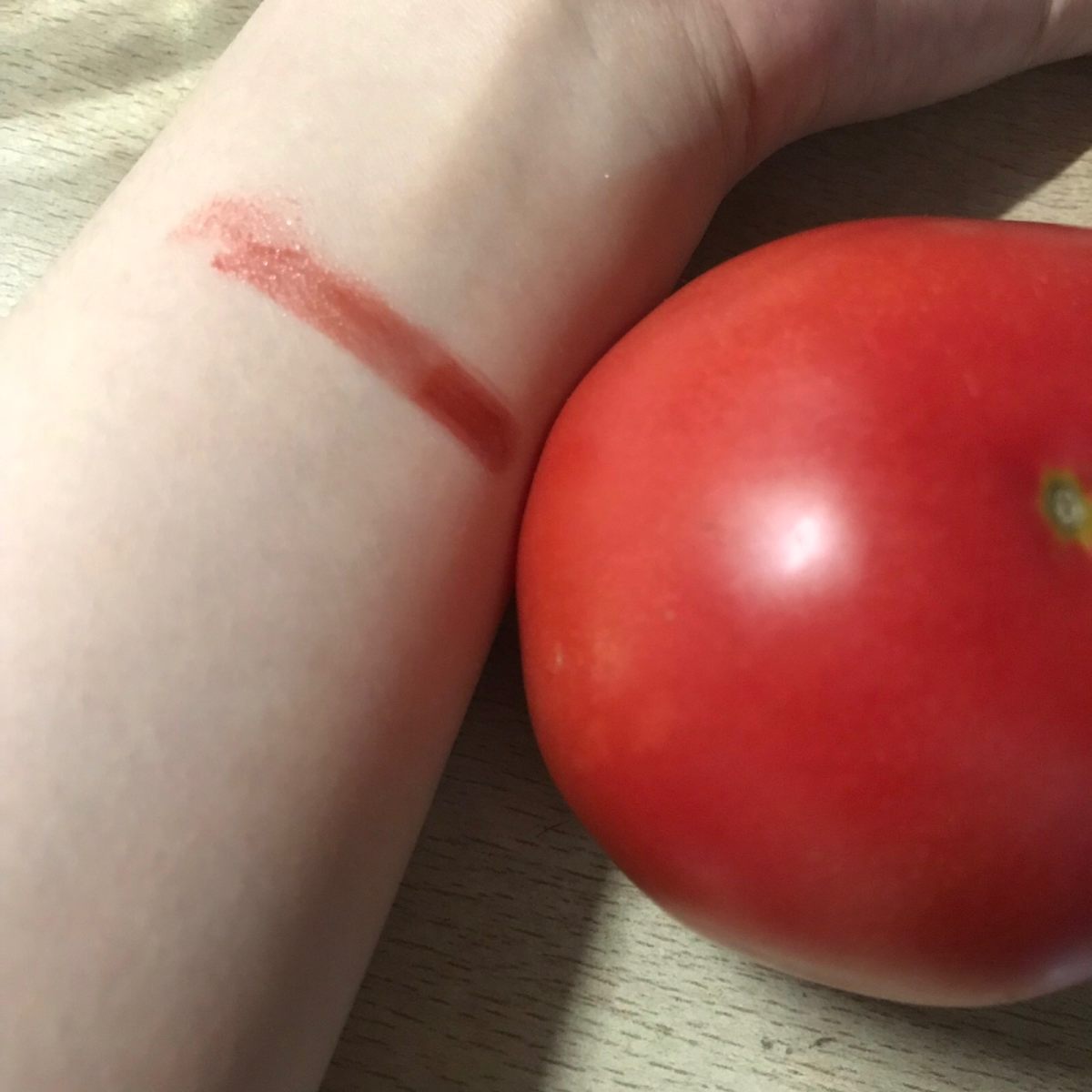 🥰第一支YSL唇釉🌚  😆之前看朋友用Ysl的圆管，我