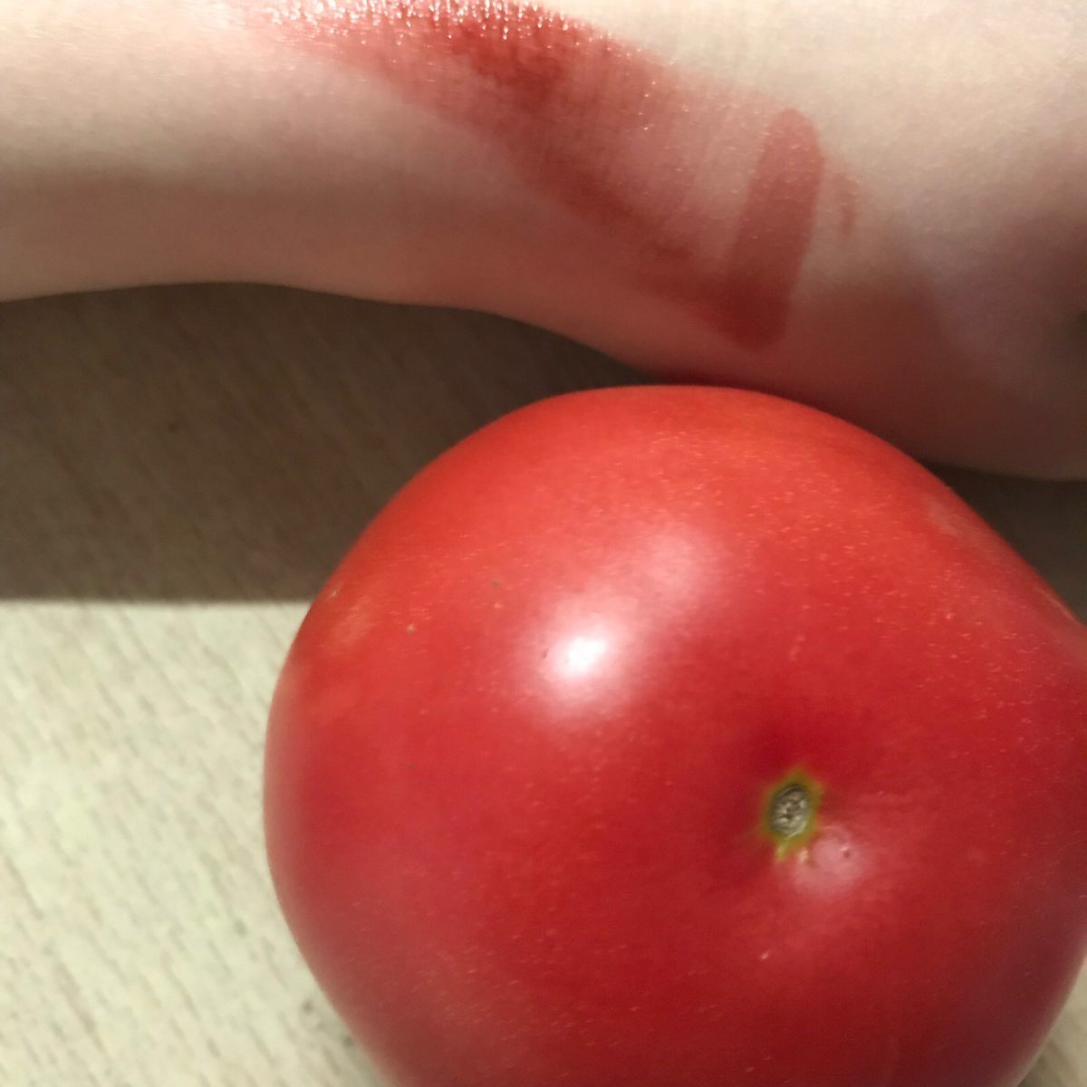 🥰第一支YSL唇釉🌚  😆之前看朋友用Ysl的圆管，我