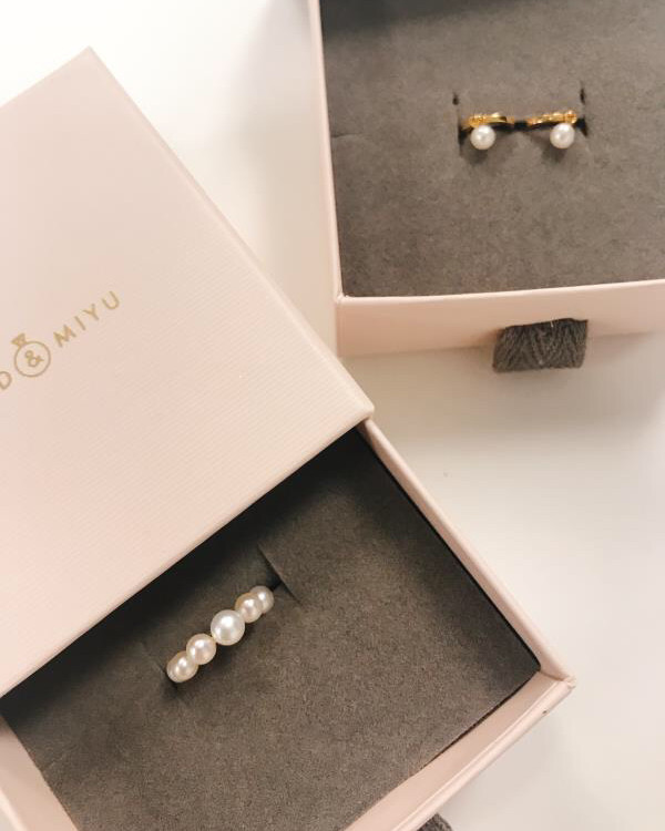 Astrid & Miyu 是一家位于伦敦的当代珠宝品牌，自