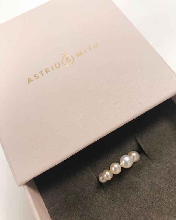 Astrid & Miyu 是一家位于伦敦的当代珠宝品牌，自