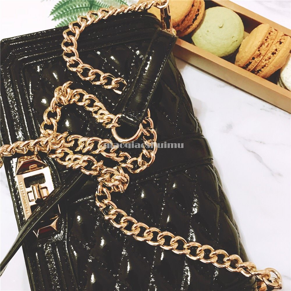 之前有一阵疯狂痴迷Rebecca Minkoff，买了好几个