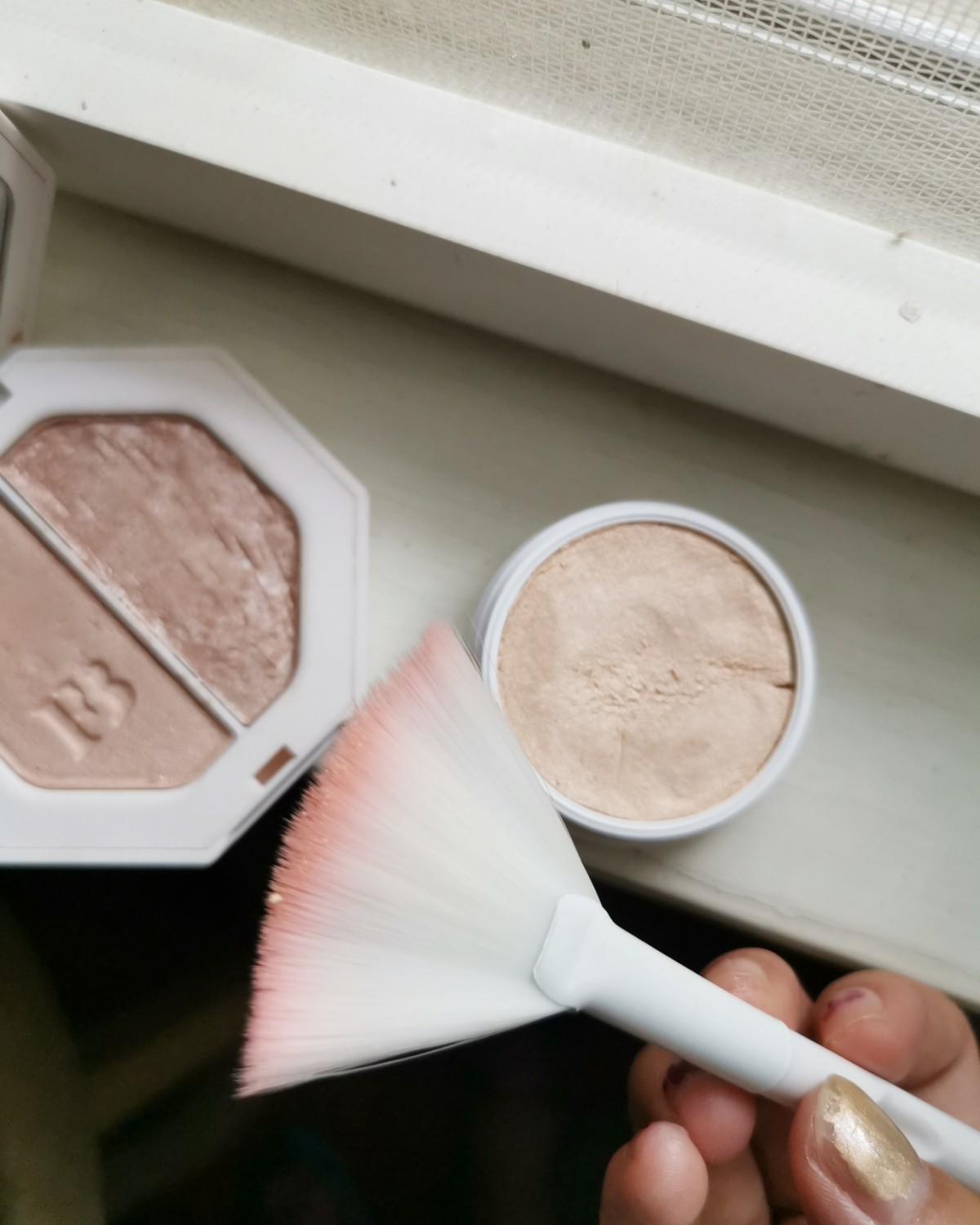 Colourpop高光 VS fenty beauty高光（