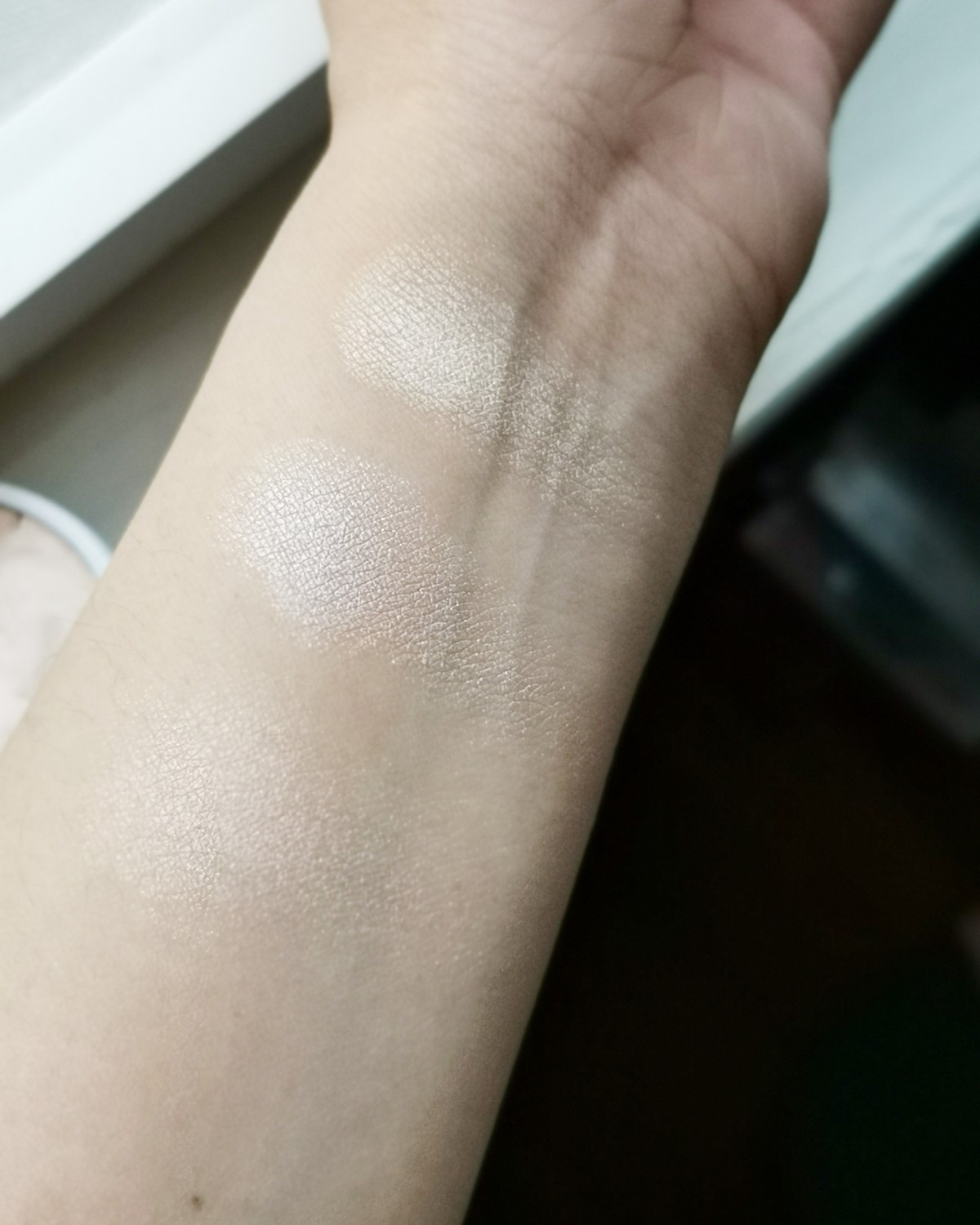 Colourpop高光 VS fenty beauty高光（
