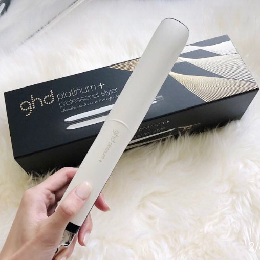 最近很长草GHD的这款直板夹。可以夹直发，也可以卷发，白金系