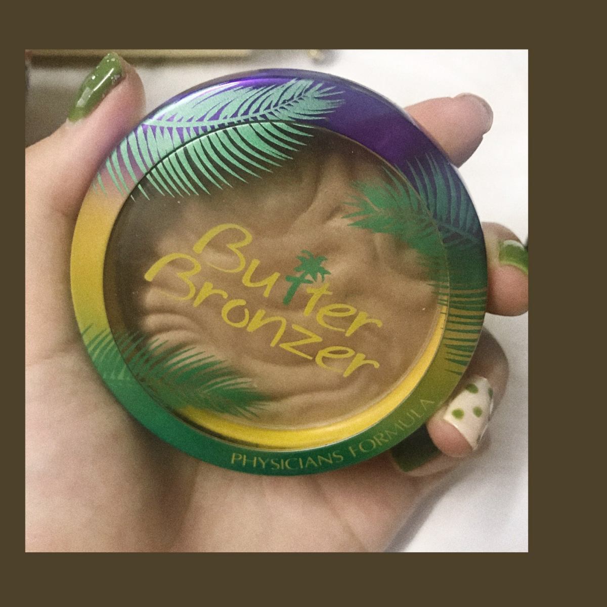 大名鼎鼎的黄油修容 古铜粉 我很喜欢，顺滑好晕染 而且颜色还