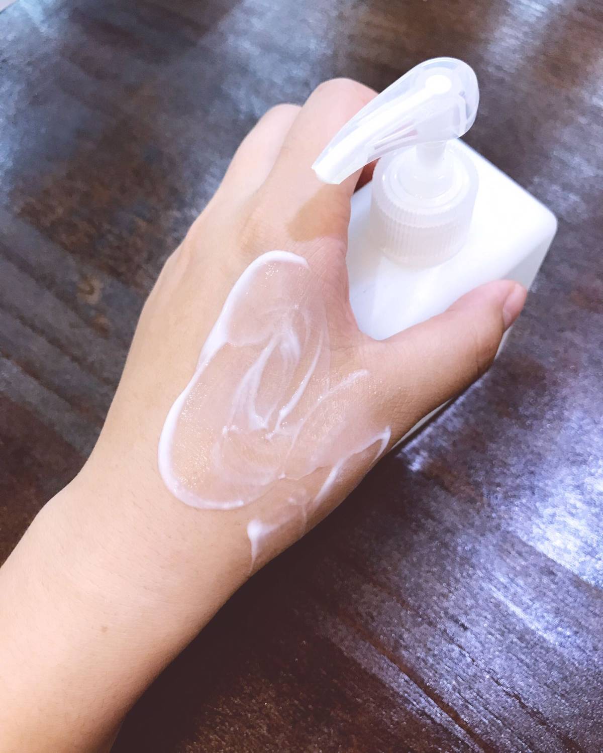 今天给你们来种草个特别好用的适合夏天试用的身体乳  松山油脂