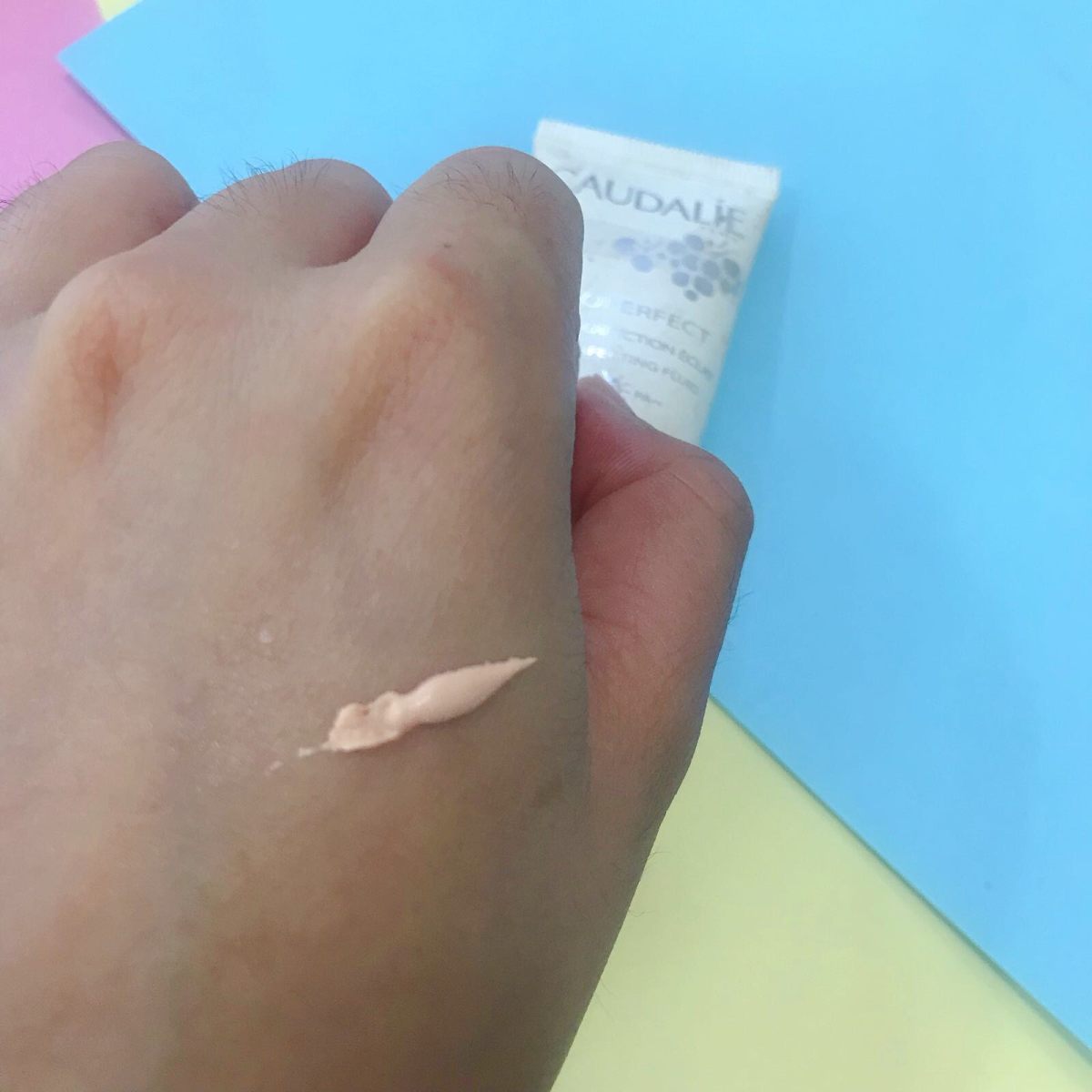 买caudalie欧缇丽皇后水喷雾送的礼包，这只日间隔离乳s