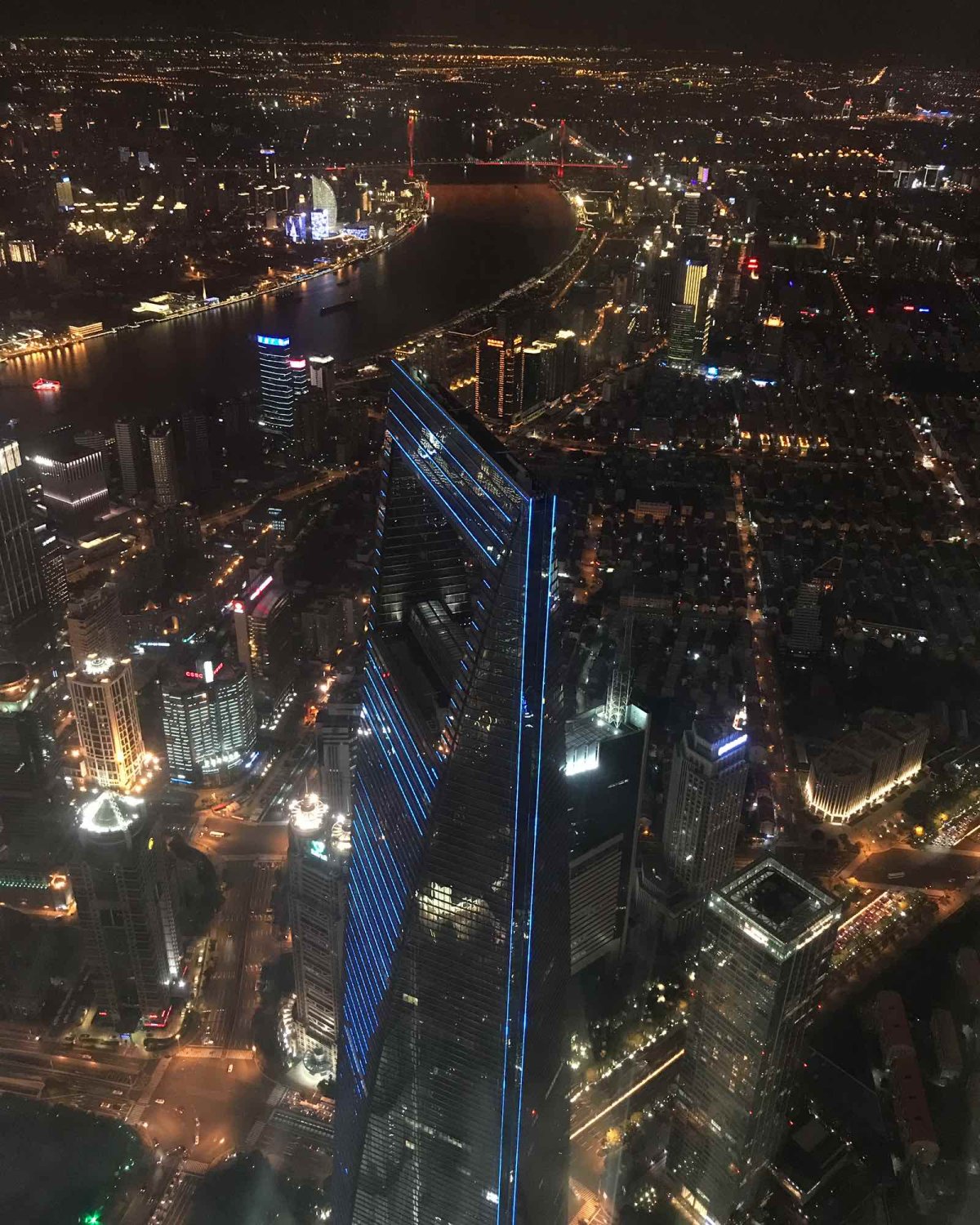 Day3/21 上海中心大厦 门票：180元 购于：携程中国