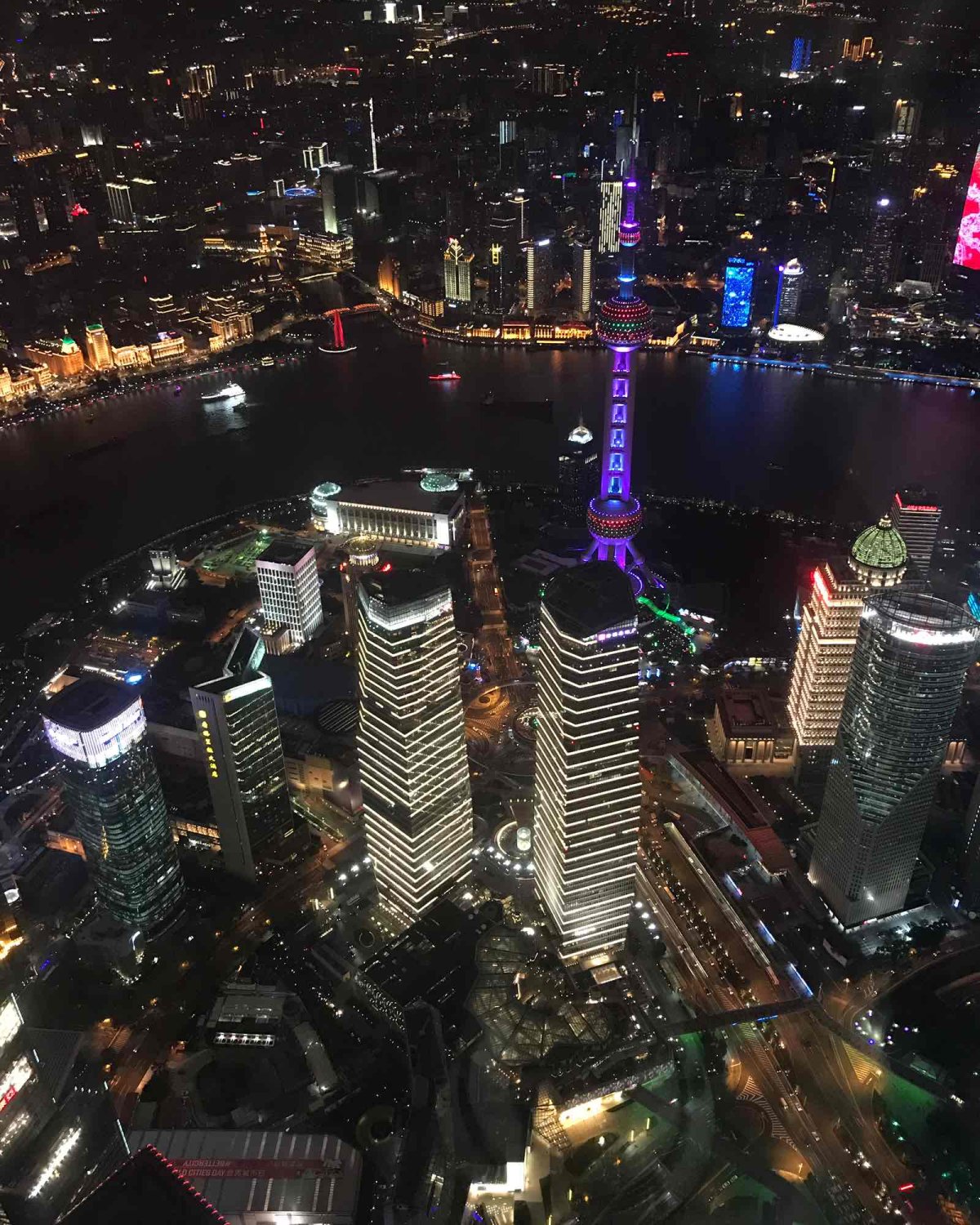 Day3/21 上海中心大厦 门票：180元 购于：携程中国