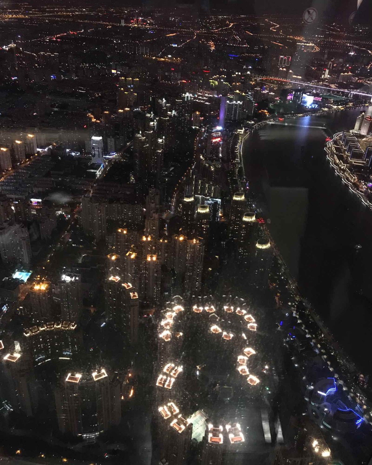 Day3/21 上海中心大厦 门票：180元 购于：携程中国