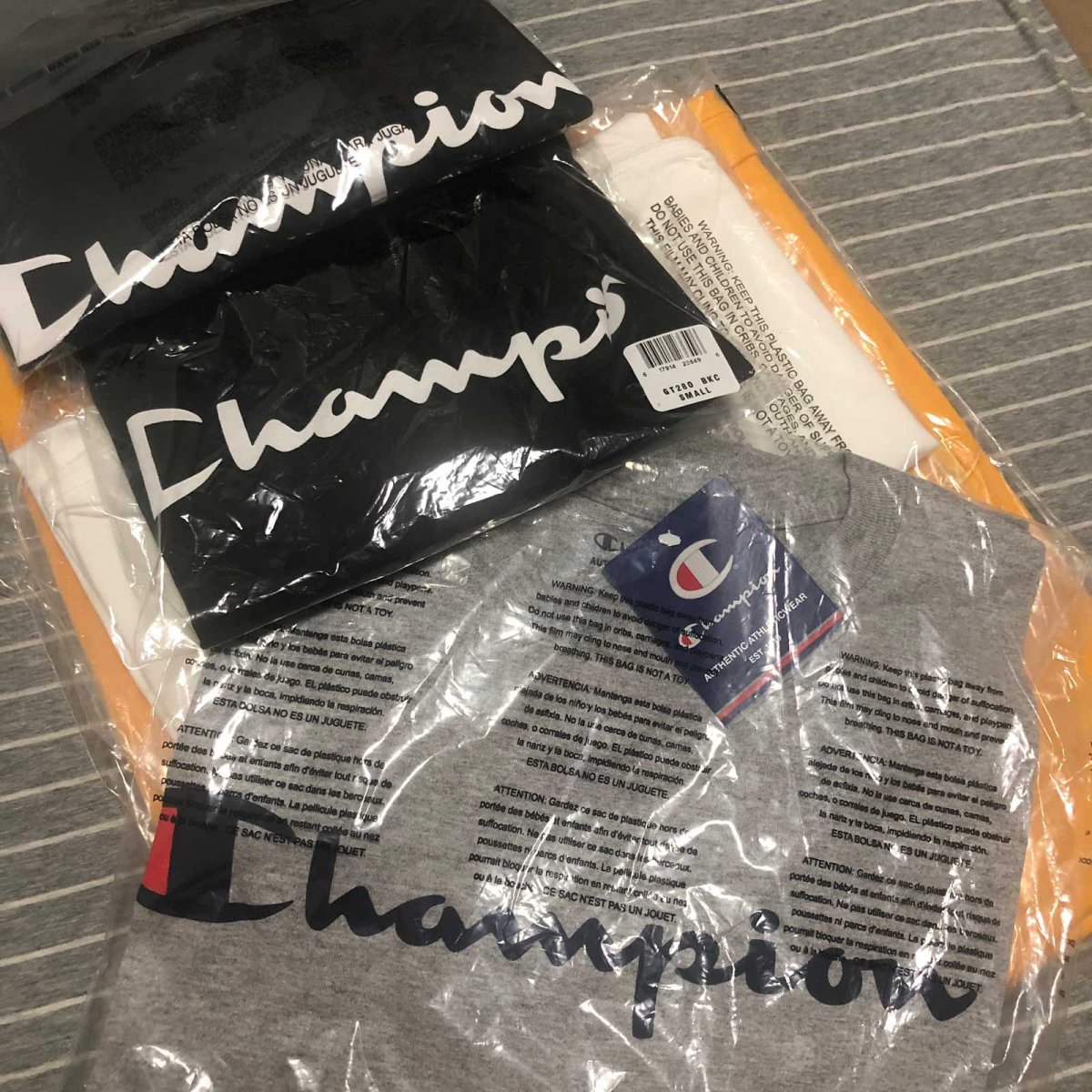 海外购的championT恤太便宜咯。 P1是帮家里人买的，