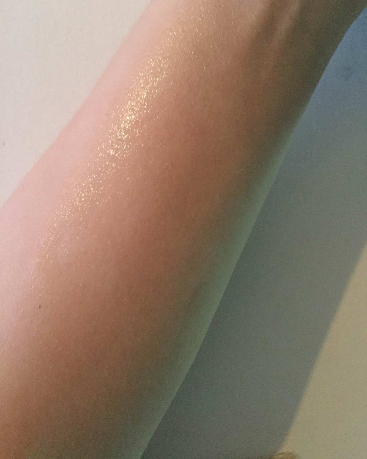 Day-5 21天打卡挑战 今天一款平价肌底液——欧莱雅小黑