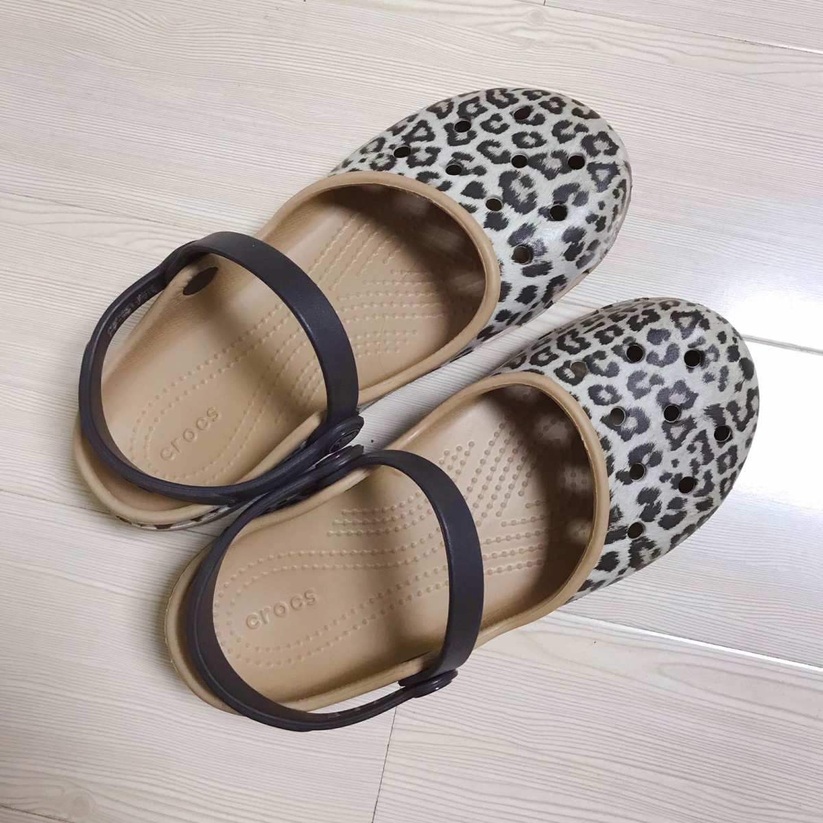 今天说说夏日最爱❤️——crocs的鞋子🥿 虽说人们能举出