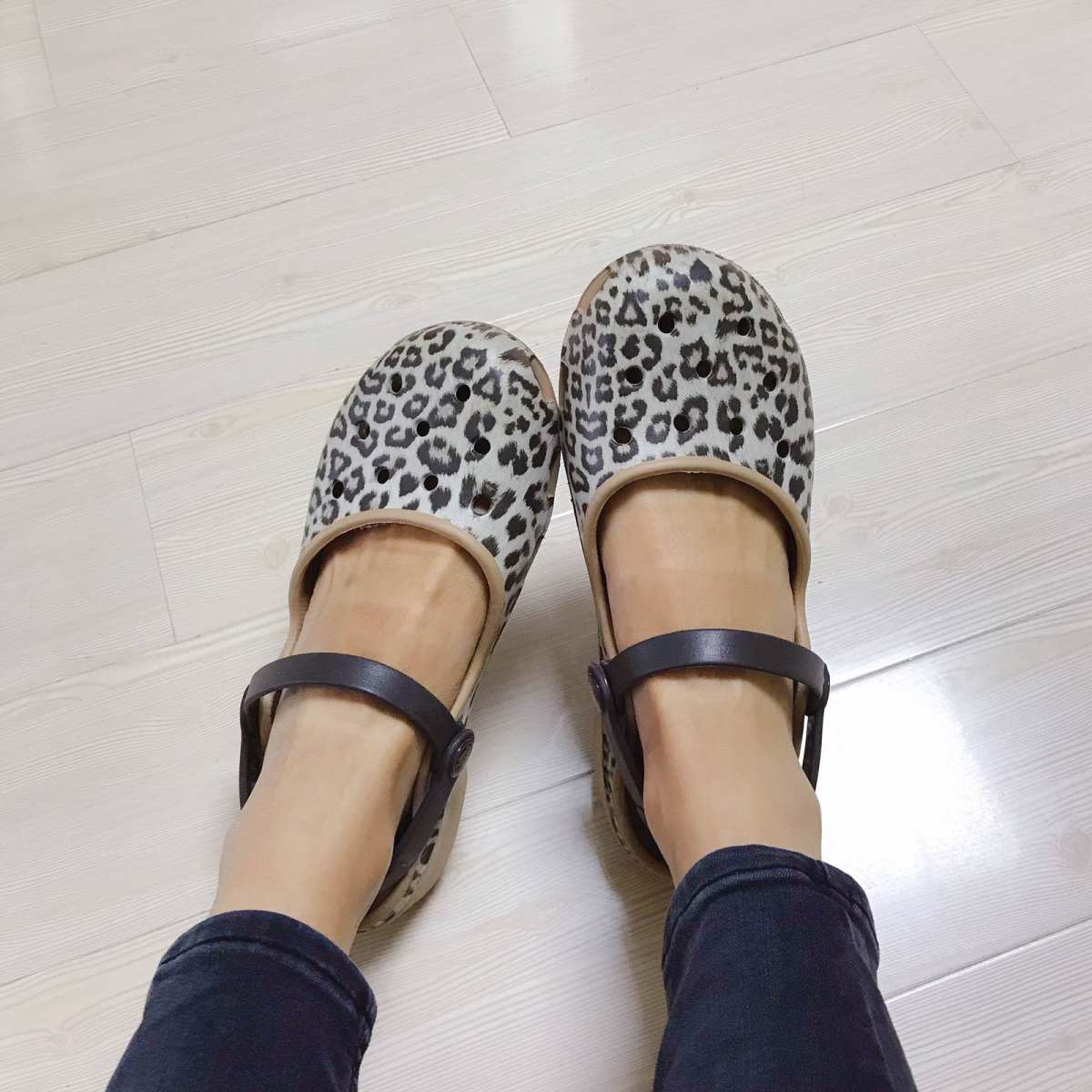 今天说说夏日最爱❤️——crocs的鞋子🥿 虽说人们能举出