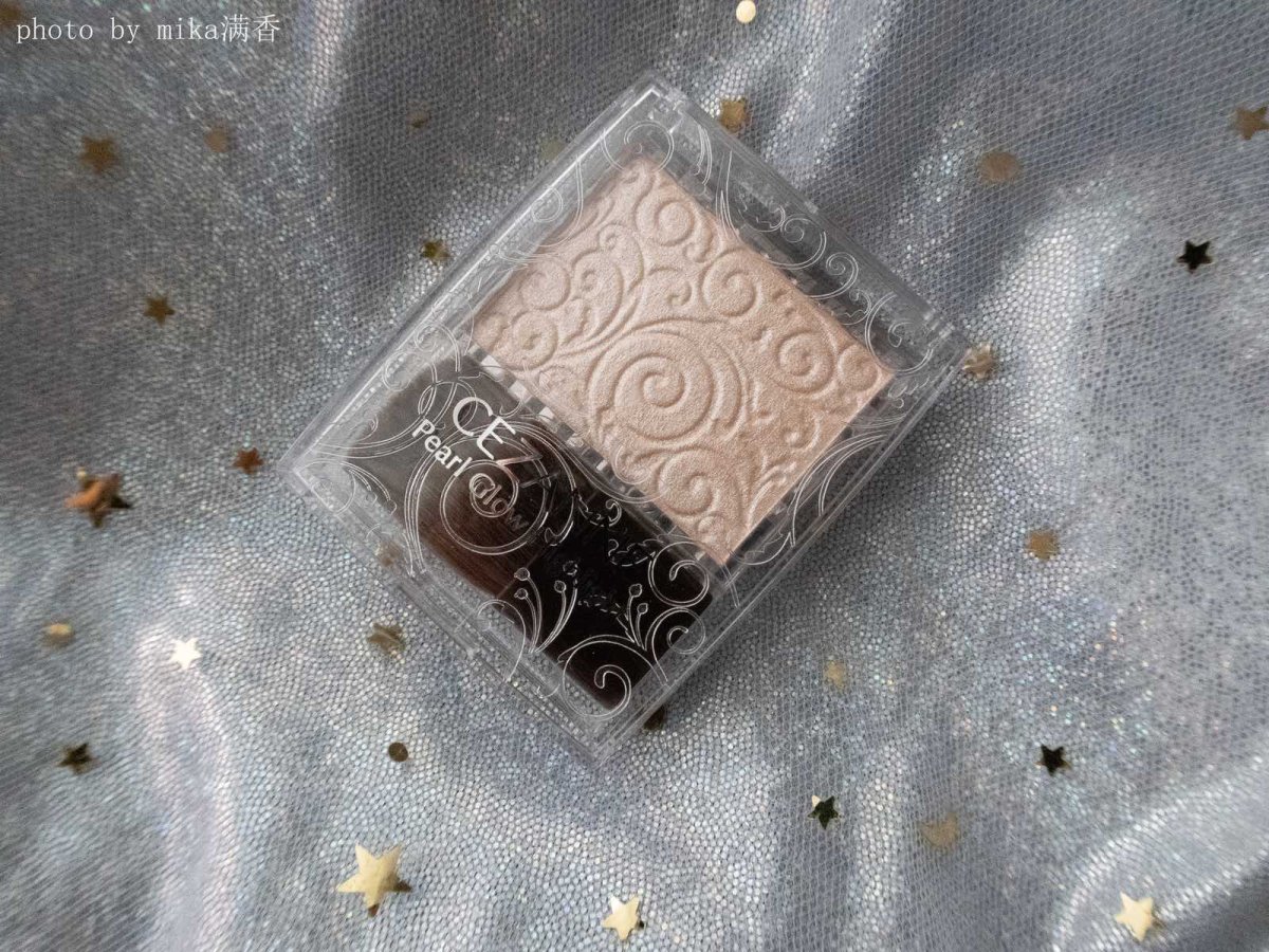 倩丽单色高光💖💖💖 色号：01 没记错的话这块已经不是