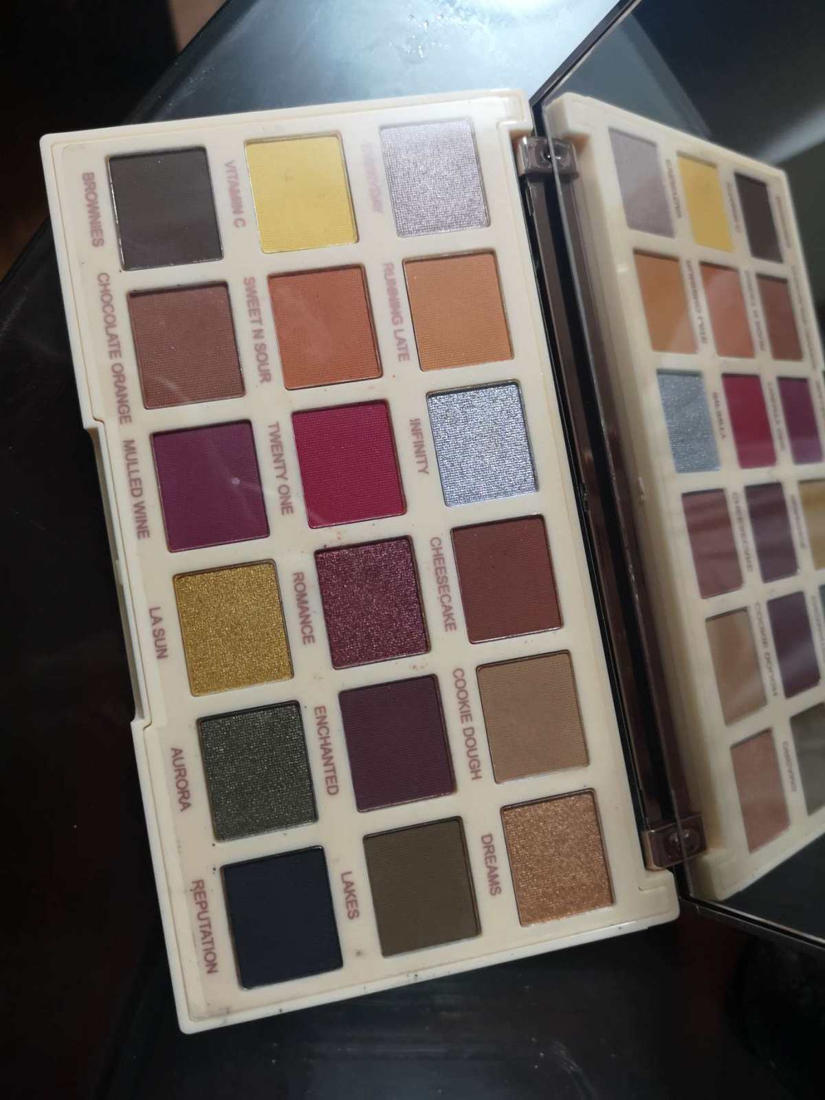 revolution 18色眼影盘 新手眼妆 最近海淘了好多