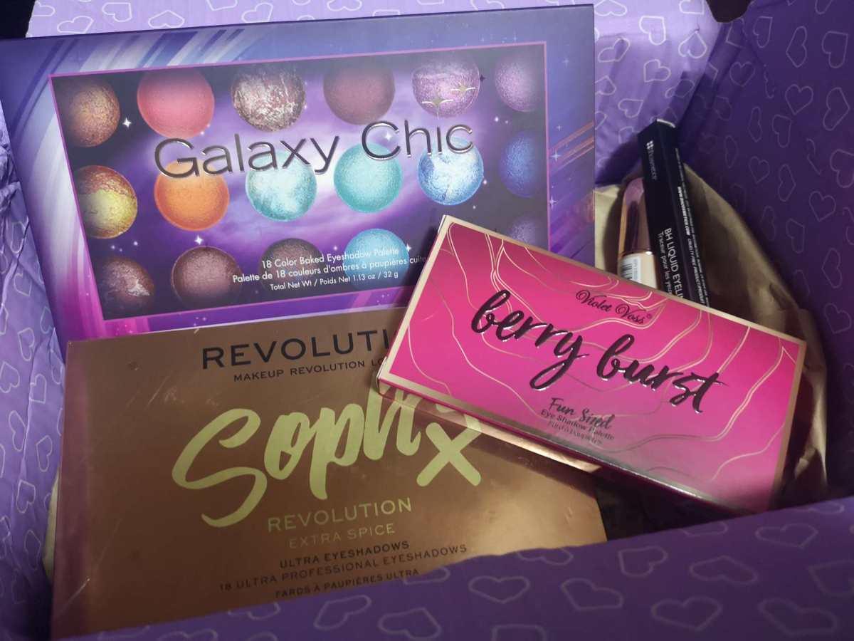 revolution 18色眼影盘 新手眼妆 最近海淘了好多