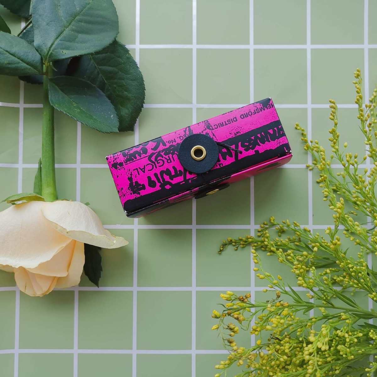 觊觎PAT McGRATH家的口红好久了，满是闪亮亮的包装是