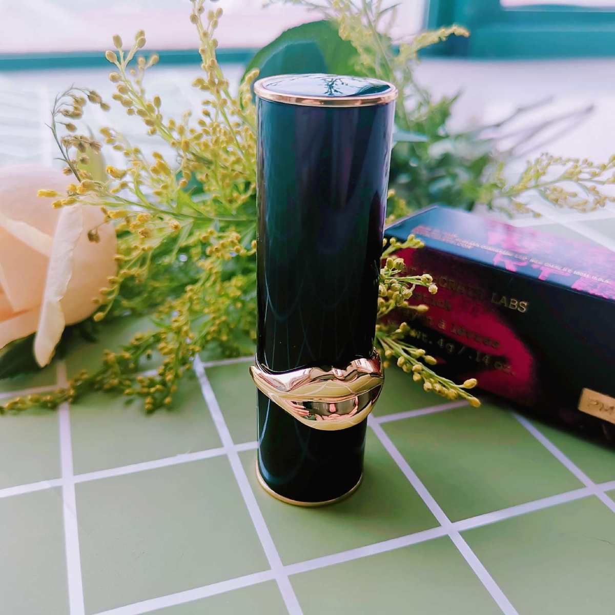 觊觎PAT McGRATH家的口红好久了，满是闪亮亮的包装是