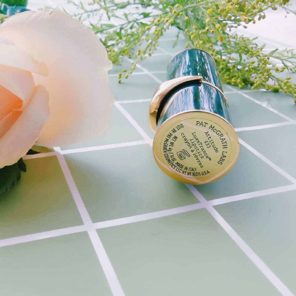 觊觎PAT McGRATH家的口红好久了，满是闪亮亮的包装是