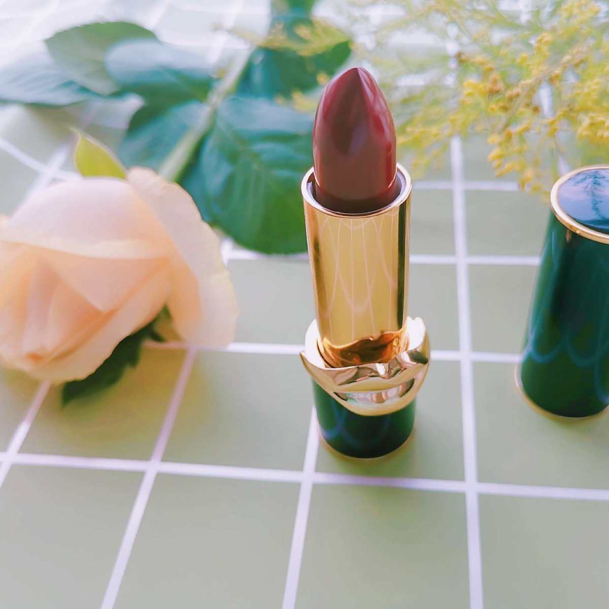 觊觎PAT McGRATH家的口红好久了，满是闪亮亮的包装是