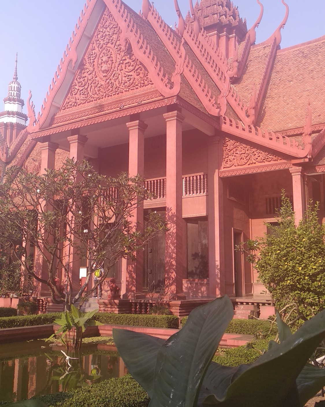 柬埔寨旅游攻略:  一般去柬埔寨吴哥要去各个寺庙(吴哥窟)，