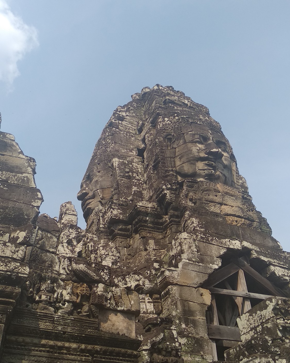 柬埔寨旅游攻略:  一般去柬埔寨吴哥要去各个寺庙(吴哥窟)，