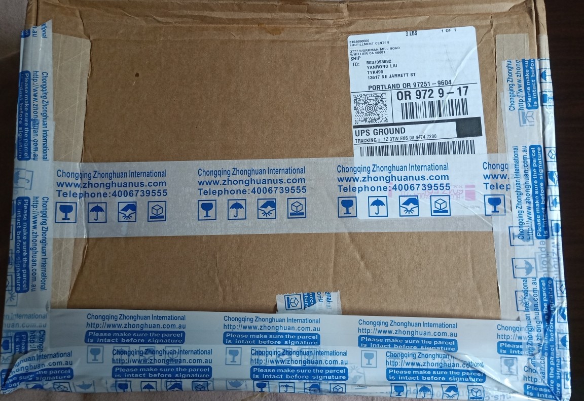 今天一早收到两个直邮MK的风琴包，是新出的迷你号，赶紧给大家