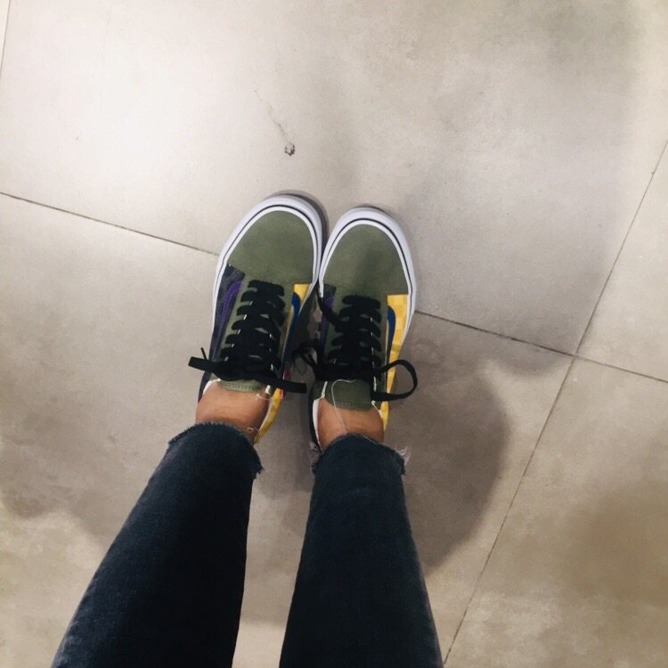 吃土少女又来了—1day vans上新款了！！！去逛街偶然看