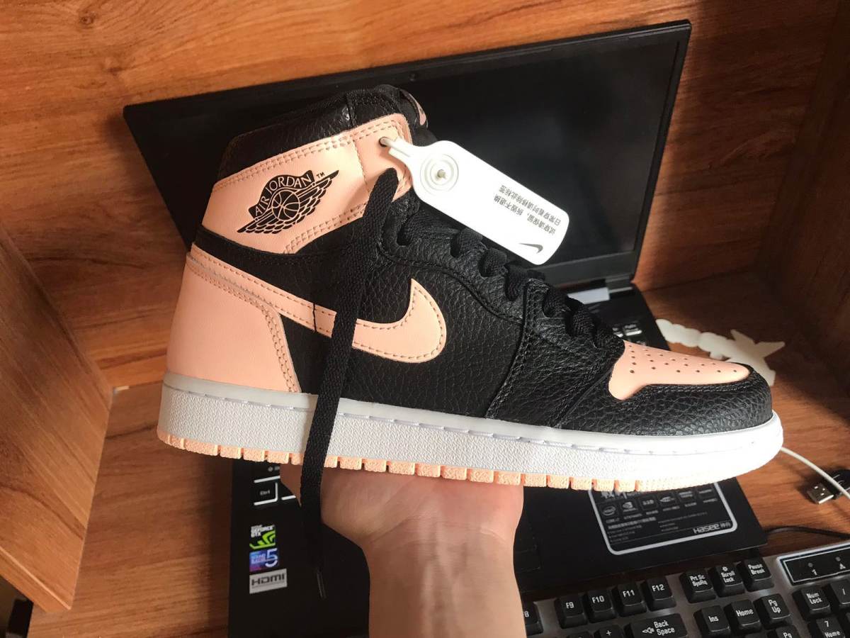 Air Jordan1 黑粉脚趾 第一次见是在上海回宁波的第