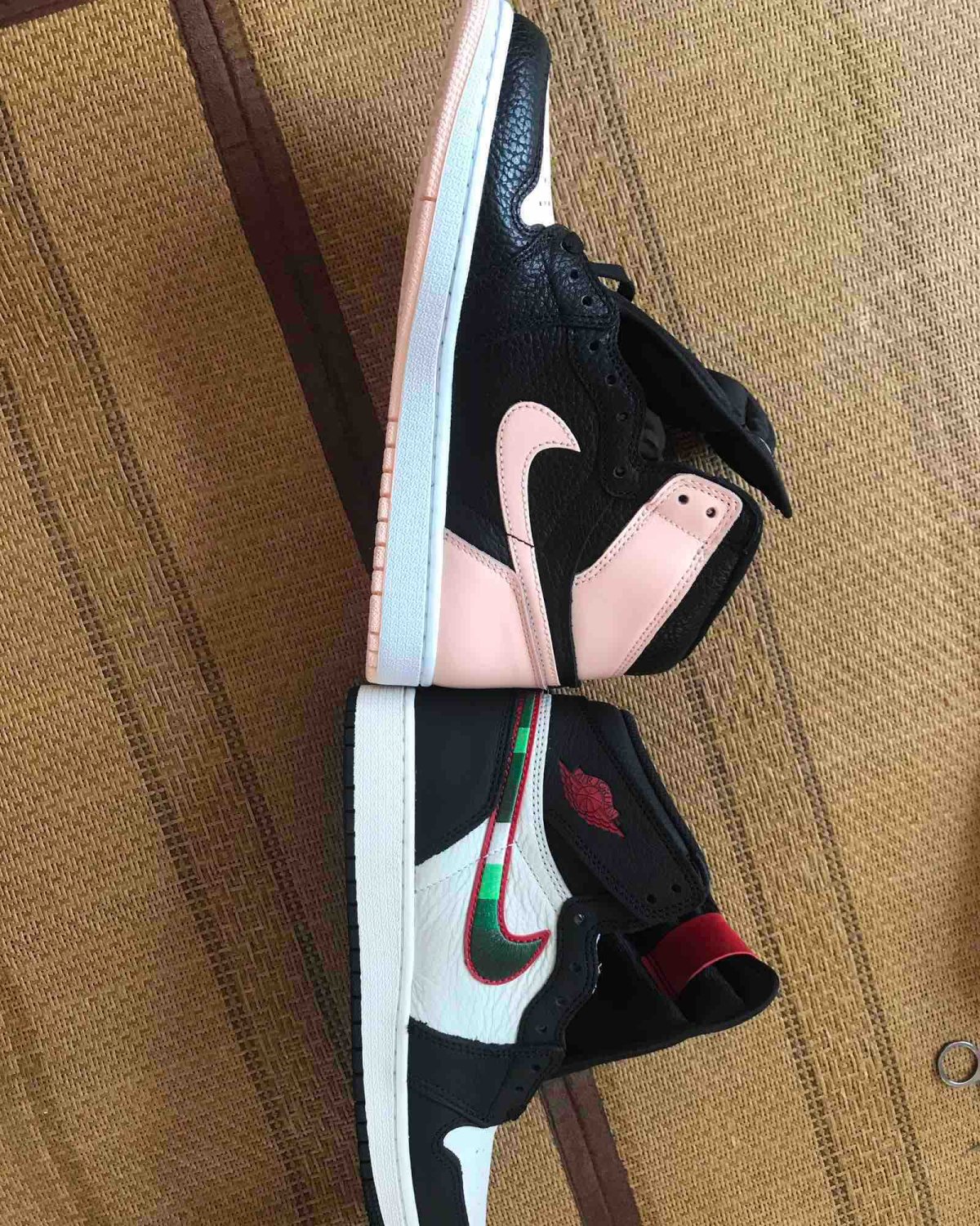 Air Jordan1 黑粉脚趾 第一次见是在上海回宁波的第