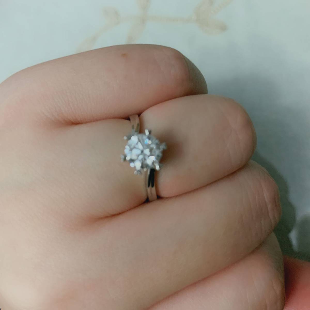 女人在结婚时必不可少的就是一颗钻戒，都说钻石恒久远一颗永流传