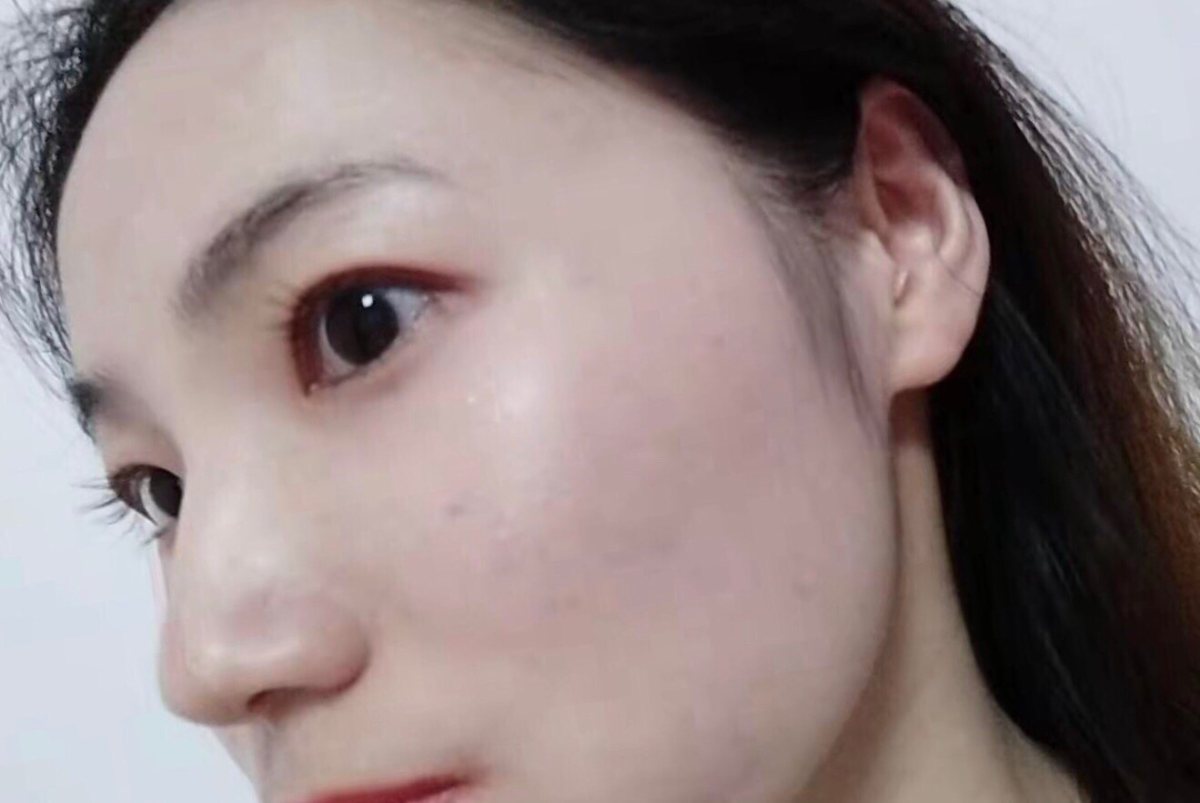 夹睫毛好难啊，一小截一小截夹，却夹出了一节一节的楼梯，一不小