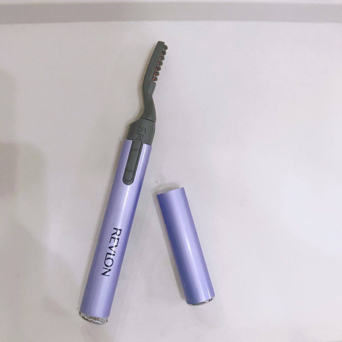 夹睫毛好难啊，一小截一小截夹，却夹出了一节一节的楼梯，一不小