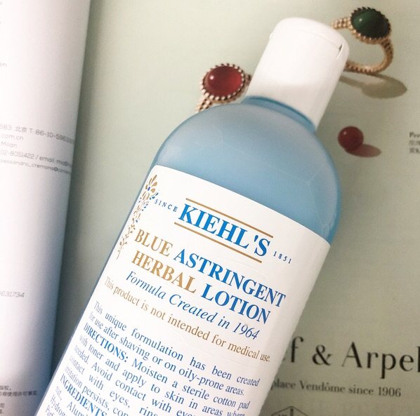 青春总会给大家的脸上留下不少痕迹，尤其痘痘最可恨。无论是在青