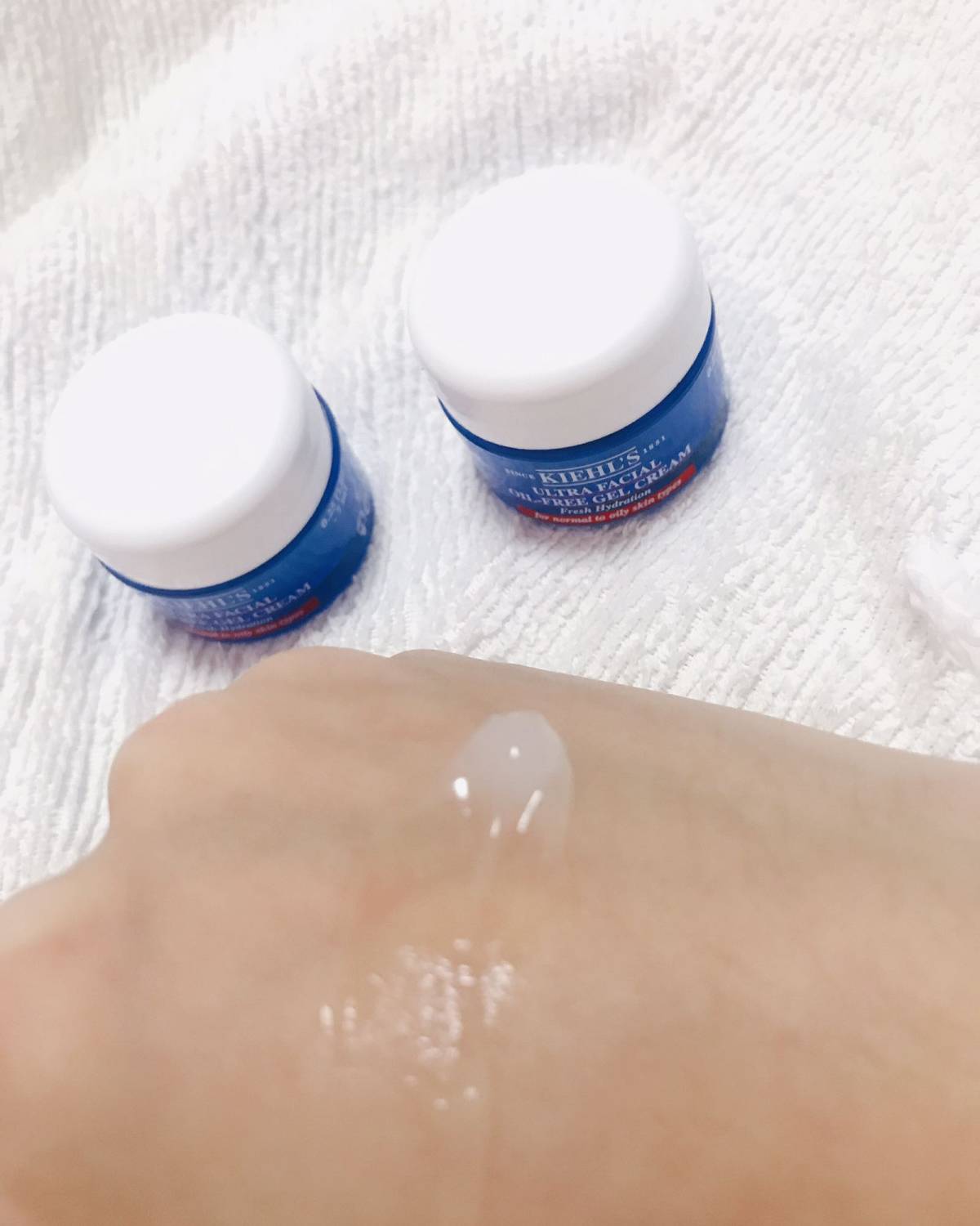 科颜氏高保湿清爽面霜，清透的蓝色，立马就让夏日变得清凉起来。