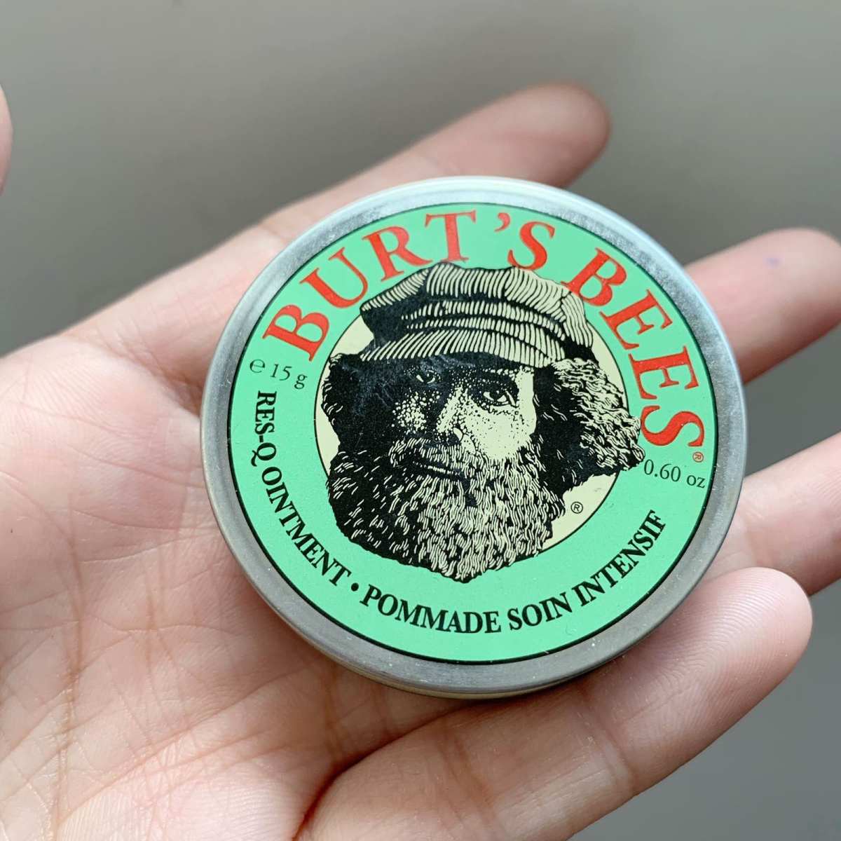 小蜜蜂Burt&#039; Bees紫草膏   功效：防蚊虫