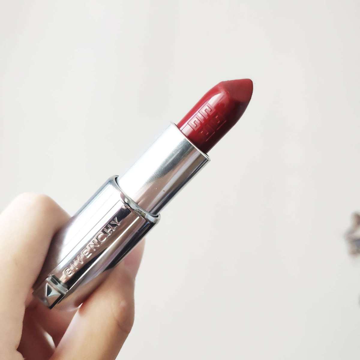 No.19 纪梵希小羊皮口红307            今