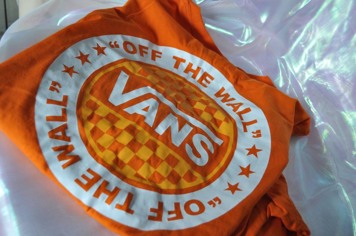vans超酷橙色T⚡️  这件衣服是我第一次海淘在英国ASO