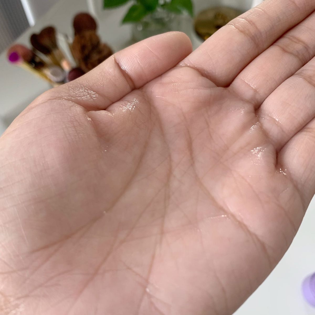 本人肤质： 1. 冬天沙漠皮 2. 夏天混干T字一点点出油，