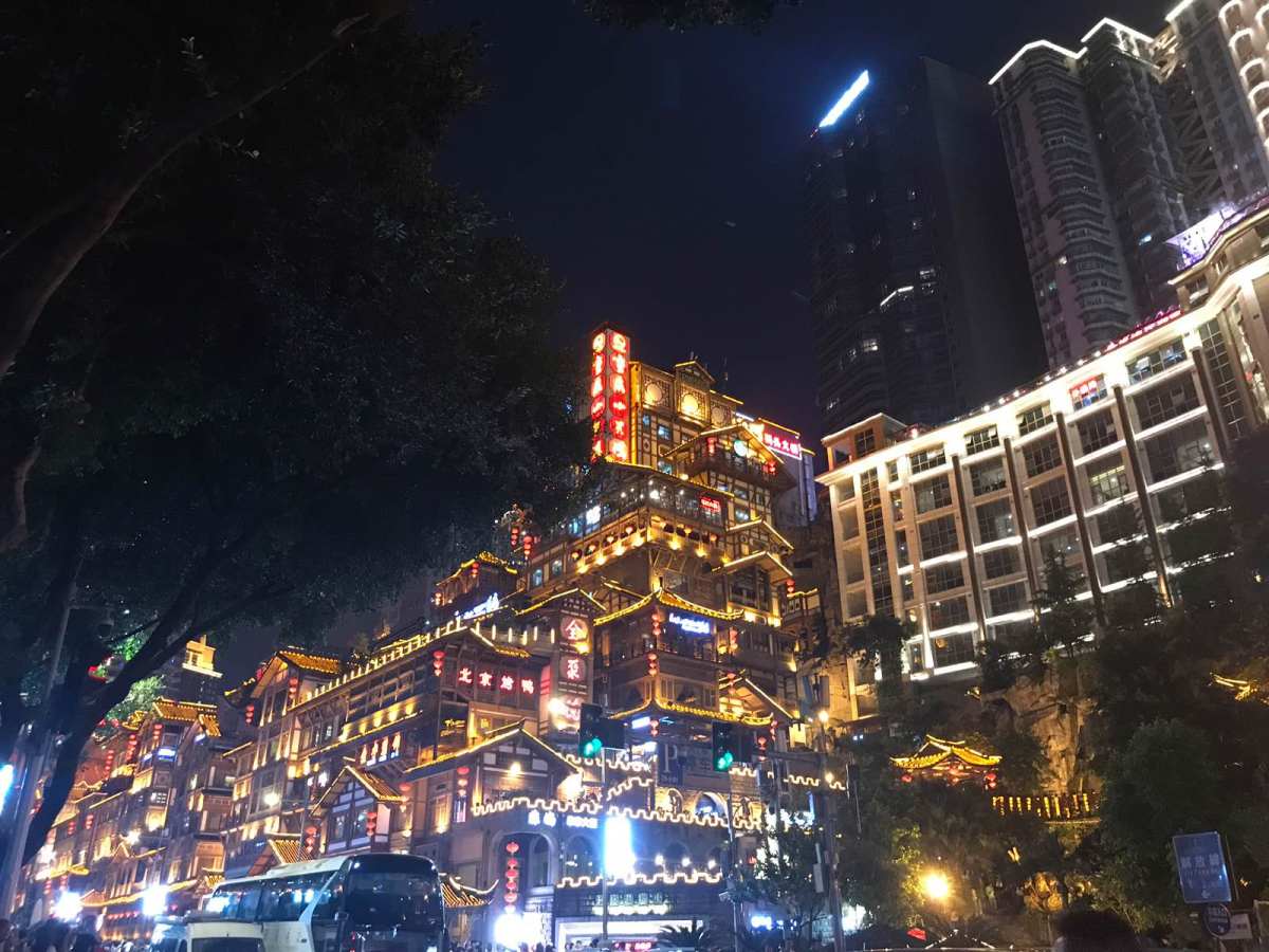 这个夏天很多彩🤓 重庆和成都我都很爱，特别是重庆，真是个多